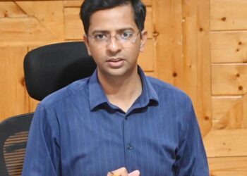 DDC Shopian chairs DLC Meeting, approves 348 HADP & JKCIP Cases