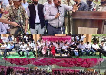 DDC Poonch holds Block Diwas at Bufliaz, assures time-bound redressal of public grievances