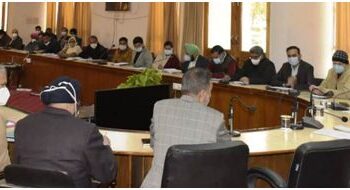 DDC Rajouri discusses issues hampering execution of development projects