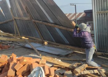 SMC carries out demolition drive in ward 11 Lal bazaar, ward 16 Anchaar