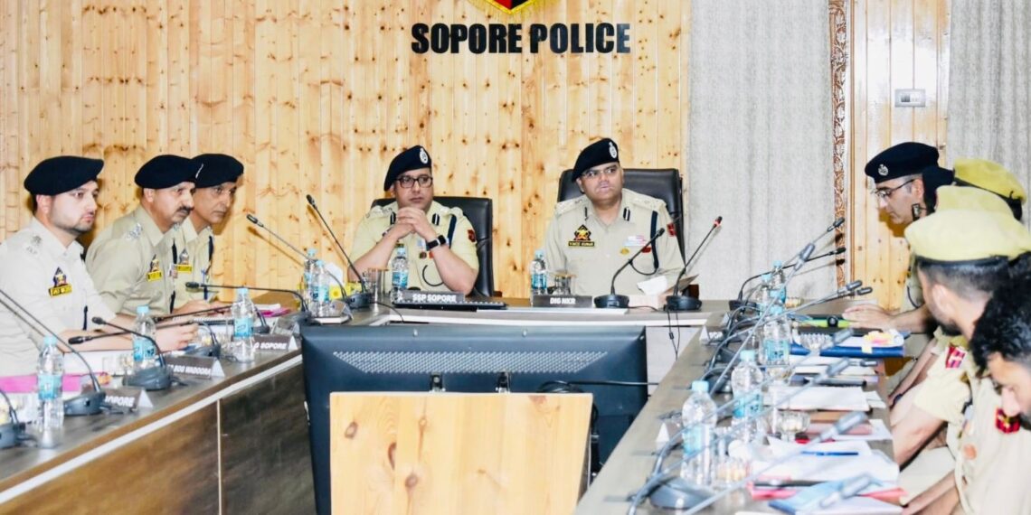 DIG NKR Baramulla Reviews Security, Crime Scenario At Sopore