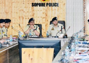 DIG NKR Baramulla Reviews Security, Crime Scenario At Sopore
