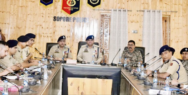 DIG NKR reviews Independence Day preparations. security arrangements in Sopore