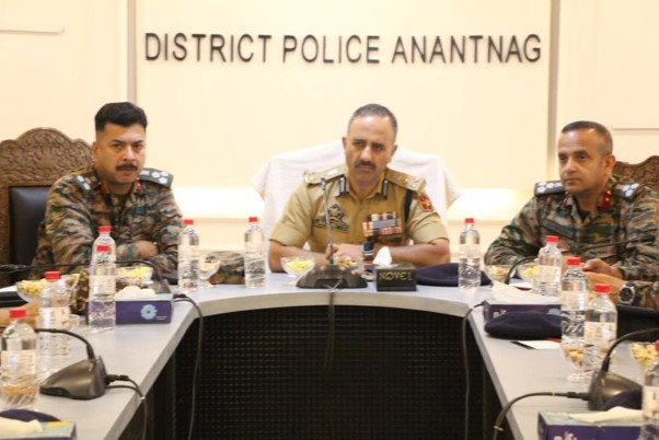DIG SKR Reviews Security Preparedness at DPO Anantnag