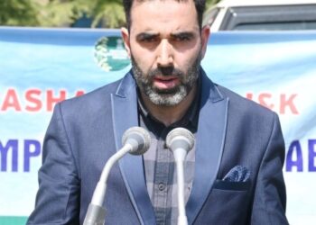 Showkat Hussain Ganie assumes charge as DIO Kulgam