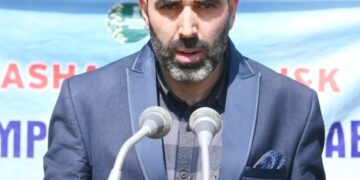 Showkat Hussain Ganie assumes charge as DIO Kulgam