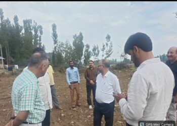 Director Agriculture Kashmir reviews expenditure status of Shopian, Anantnag