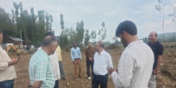 Director Agriculture Kashmir reviews expenditure status of Shopian, Anantnag