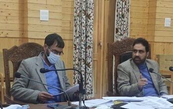 Director RDD, Kashmir reviews status of MGNREGA, PMAY-G, other schemes at B’pora