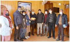 Distt Admin, Shopian felicitates NEET Qualifier