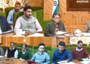 District Mentor Shopian, ADDC jointly reviews progress of Agristack in district