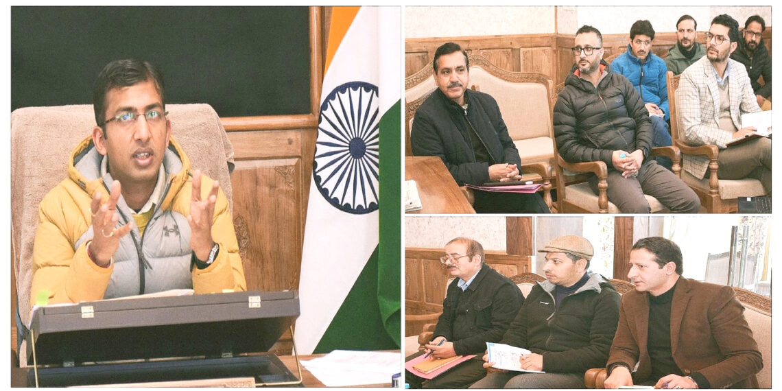 Div Com-(K) reviews Jal Shakti Deptt, calls for timely completion of AMRUT 2.0 projects