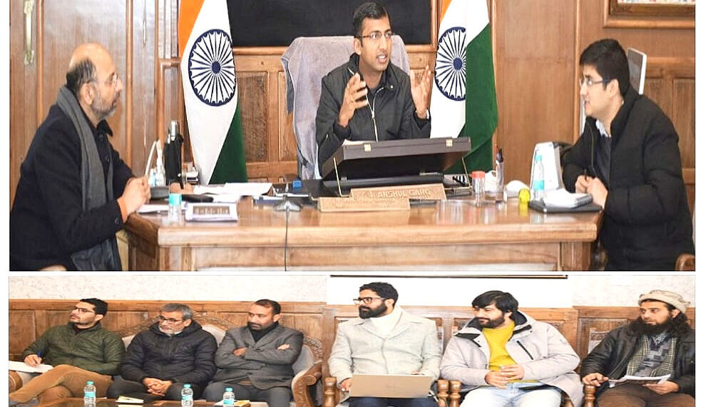 Div Com (K) reviews working of Handicrafts & Handloom Deptt