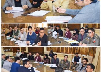 Div Com (K) reviews progress of transit accommodation for migrant employees