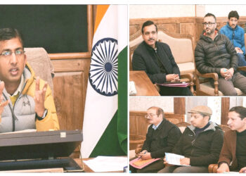 Div Com-(K) reviews Jal Shakti Deptt, calls for timely completion of AMRUT 2.0 projects