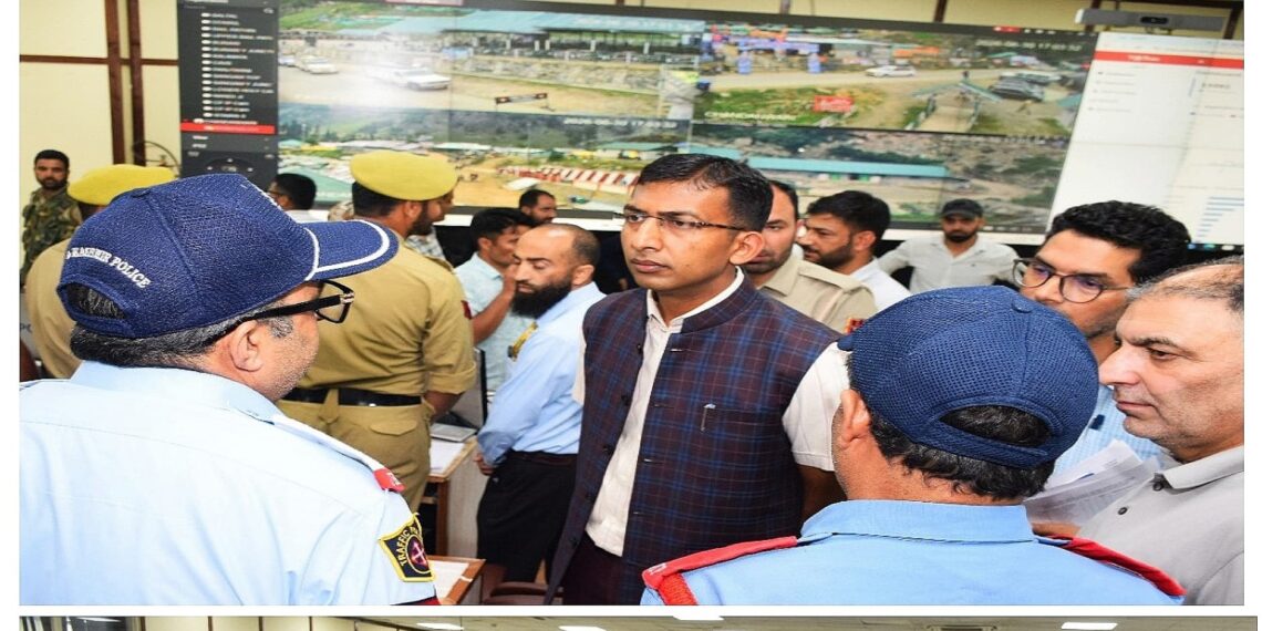Div Com Kashmir inspects functioning of ICCC Srinagar; Emphasizes on round-the-clock monitoring