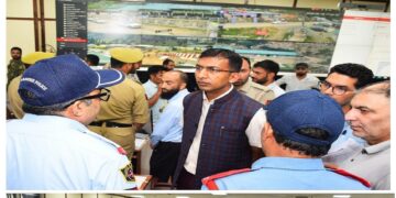 Div Com Kashmir inspects functioning of ICCC Srinagar; Emphasizes on round-the-clock monitoring