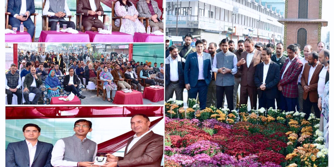 Div Com(K) inaugurates 3rd Chrysanthemum Show at Lal Chowk Srinagar