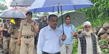 Div Com(J) , IGP(J) review relief operations in flood-hit Poonch, Meet bereaved families in Sangla village