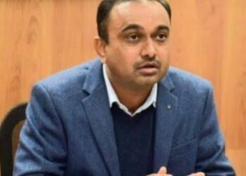 Div Com Jammu reviews progress of road connectivity projects
