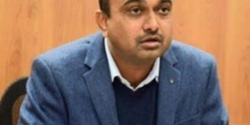 Div Com Jammu reviews progress of road connectivity projects