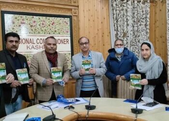 Div Com Kashmir unveils ‘Horticulture Kashmir Spray Schedule-2022