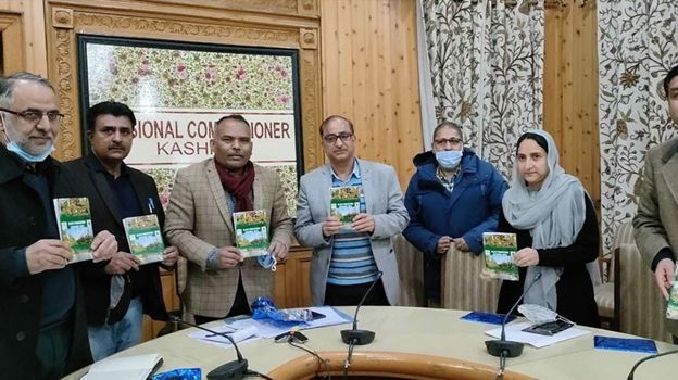 Div Com Kashmir unveils ‘Horticulture Kashmir Spray Schedule-2022