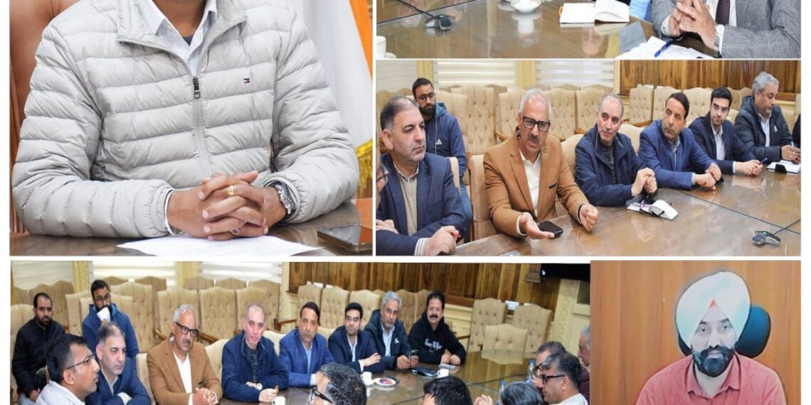 Div Com Kashmir Holds Interaction with Representatives of Industries, Trade Bodies