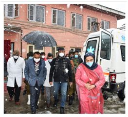 Div Com (K) visits Tertiary Health Care hospitals in Srinagar