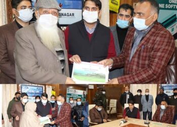 Div Com (K), DC Srinagar hand over Land Passbooks to land owners