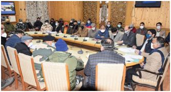 Div Com (K) reviews arrangements for R-Day celebration