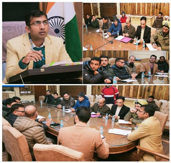 Vehicular Movement at Zojila Pass during Winters: Div Com (K) Reviews Preparedness Measures