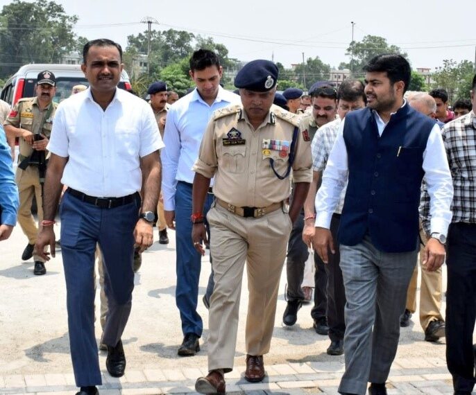 Div Com, IGP review arrangements at Bhagwati Nagar, Tawi River Front & Railway Station
