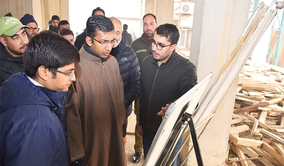 Div Com-(K) Inspects Ongoing Works at SMC, SSCL Office Karanagar