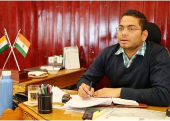 DM Shopian takes stock of Snow clearance, Visits Educational Institutions