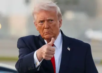 Trump backs Iran blockade, warns of bombing if talks fail