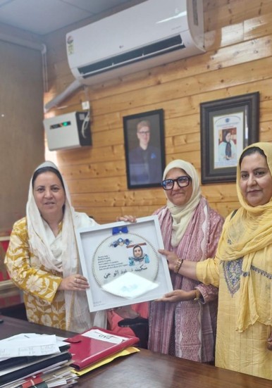 Dr Abida War-led delegation meets Minister Sakina Itoo, discusses ICDS, health & women employees’ issues