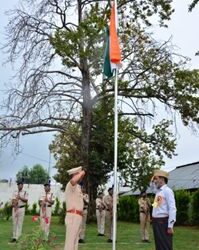 Dy. CEO Kmr hoists Tricolor at Darul Intikhab Sgr