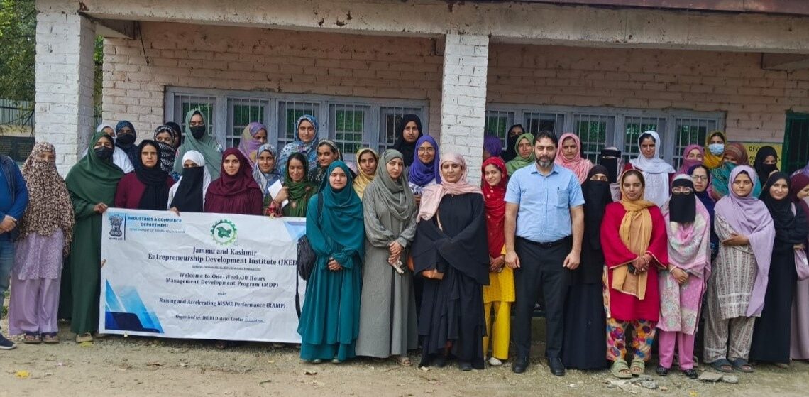 JKEDI Concludes MDP under RAMP in Pulwama Training 49 Entrepreneurs in Abhama