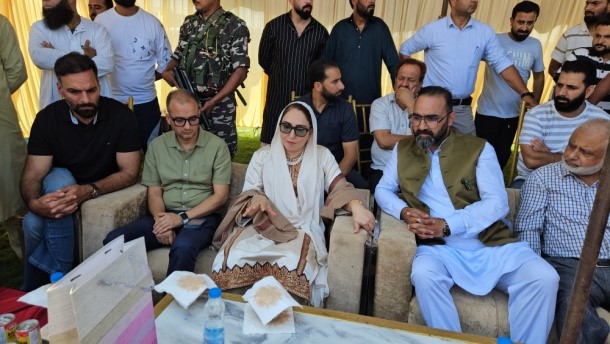 Dr Andrabi visits Eidgah Srinagar, meets youth delegations, interacts with Sports Council Authorities, reviews future plans of development
