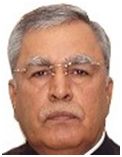 Advisor Farooq Khan congratulates Chess player Arushi Kotwal for PMRBP