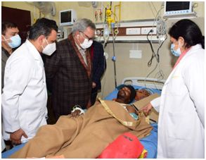Farooq Khan visits GMC Jammu, meets injured of Ramgarh mishap