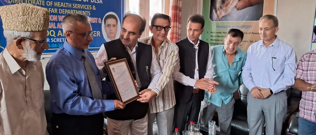 Noted Academician Dr. Farooq Peer Honored at Ahata Waqar Chanapora