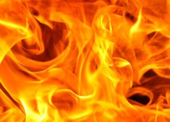 Currency turn into ashes as truck catches fire in Qazigund