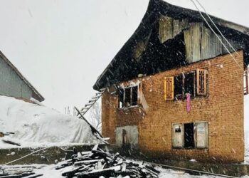 Elderly man dies in Kulgam, his house gutted hours after his death, Locals douse flames