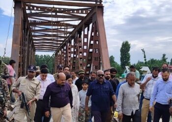 Dy CM  inspects under-construction Seerbagh–Sempora Bridge in Srinagar