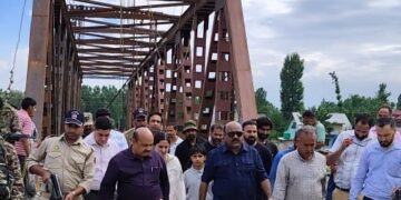Dy CM inspects under-construction Seerbagh–Sempora Bridge in Srinagar