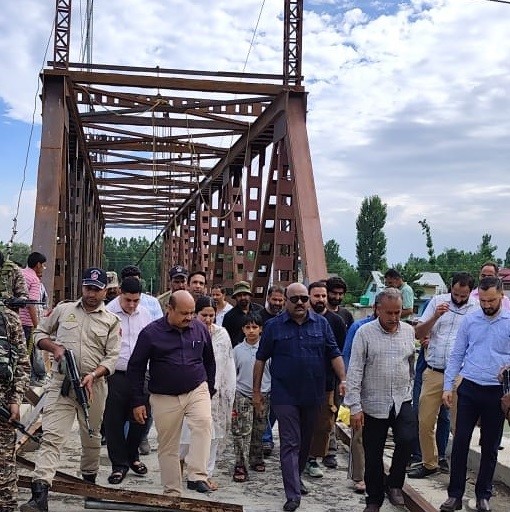 Dy CM inspects under-construction Seerbagh–Sempora Bridge in Srinagar