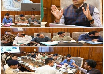 Div Com Kashmir reviews Flood Preparedness in Kulgam, directs for High-Level Readiness