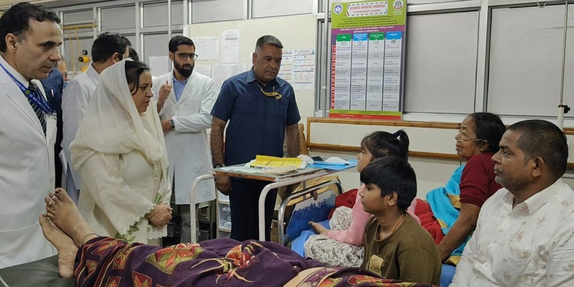 Sakeena Itoo visits SKIMS Soura, reviews treatment of injured Amarnath Yatra pilgrims